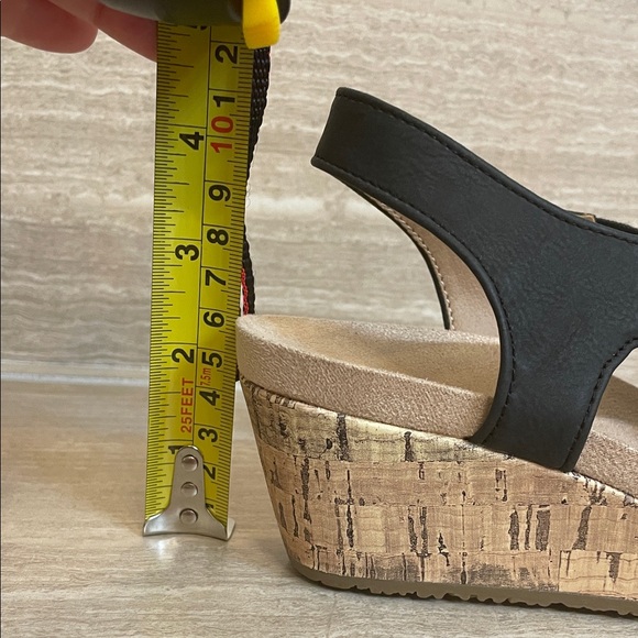 LIFE STRIDE NWOT Women’s Size 6.5W  Black Elastic Cross-Band Wedge Sandals - Picture 10 of 11